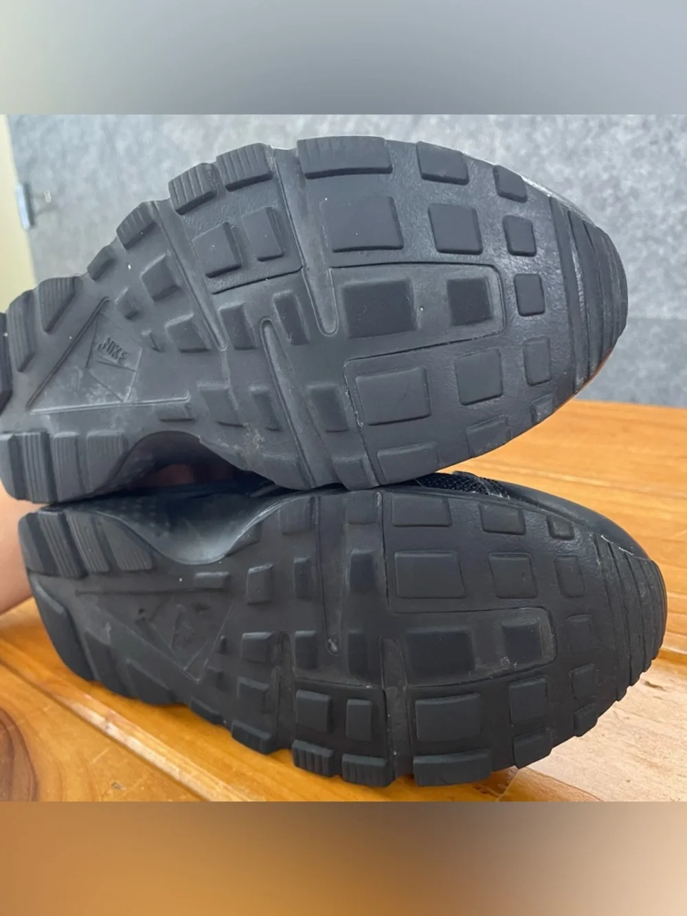 Nike Air Huarache Shoes Boys Size 6.5Y Triple Black Shoes Sneakers 654275-016‎